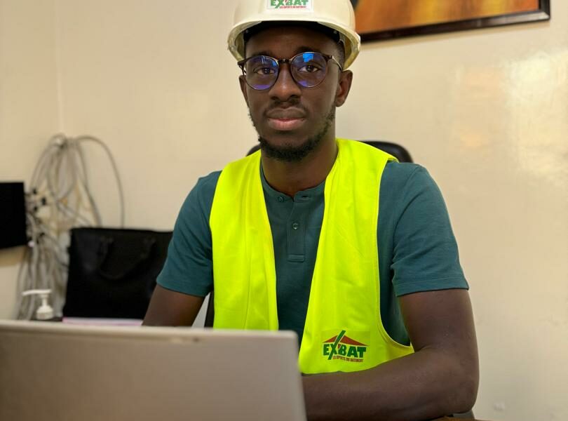 Je m'appelle Abdou Aziz Souare, ingénieur en génie civil, animé par une forte motivation et doté d'une solide éthique professionnelle, ainsi que d'une capacité avérée à travailler efficacement en équipe. Mes compétences en organisation et ma propension à collaborer de manière fructueuse au sein d'une équipe ont été mises en avant tout au long de mon parcours professionnel en tant que conducteur des travaux au sein de l'entreprise EXBAT.